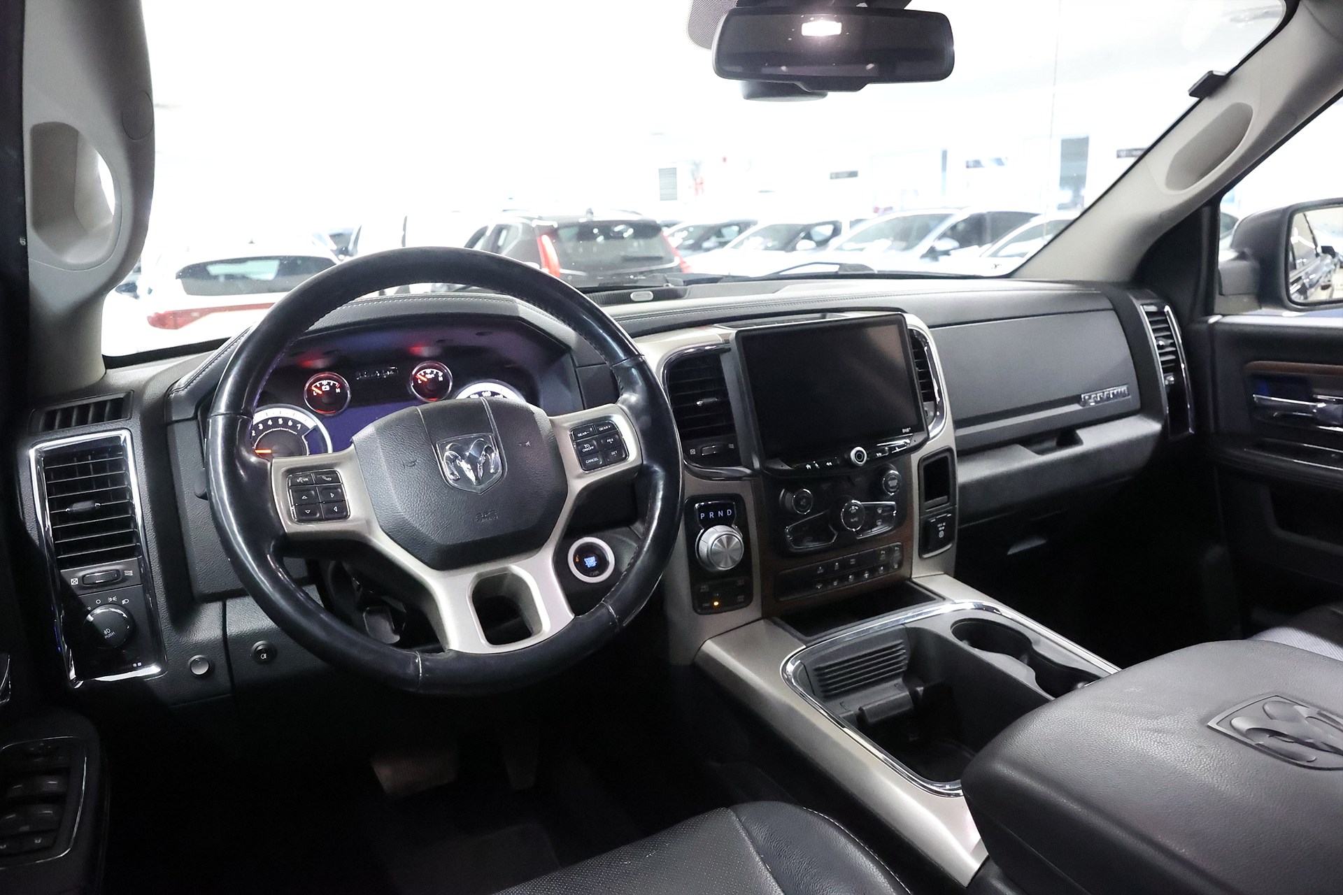 RAM 1500 Crew Cab 5.7 V8 4x4 395hk Laramie Alpine Läder Drag