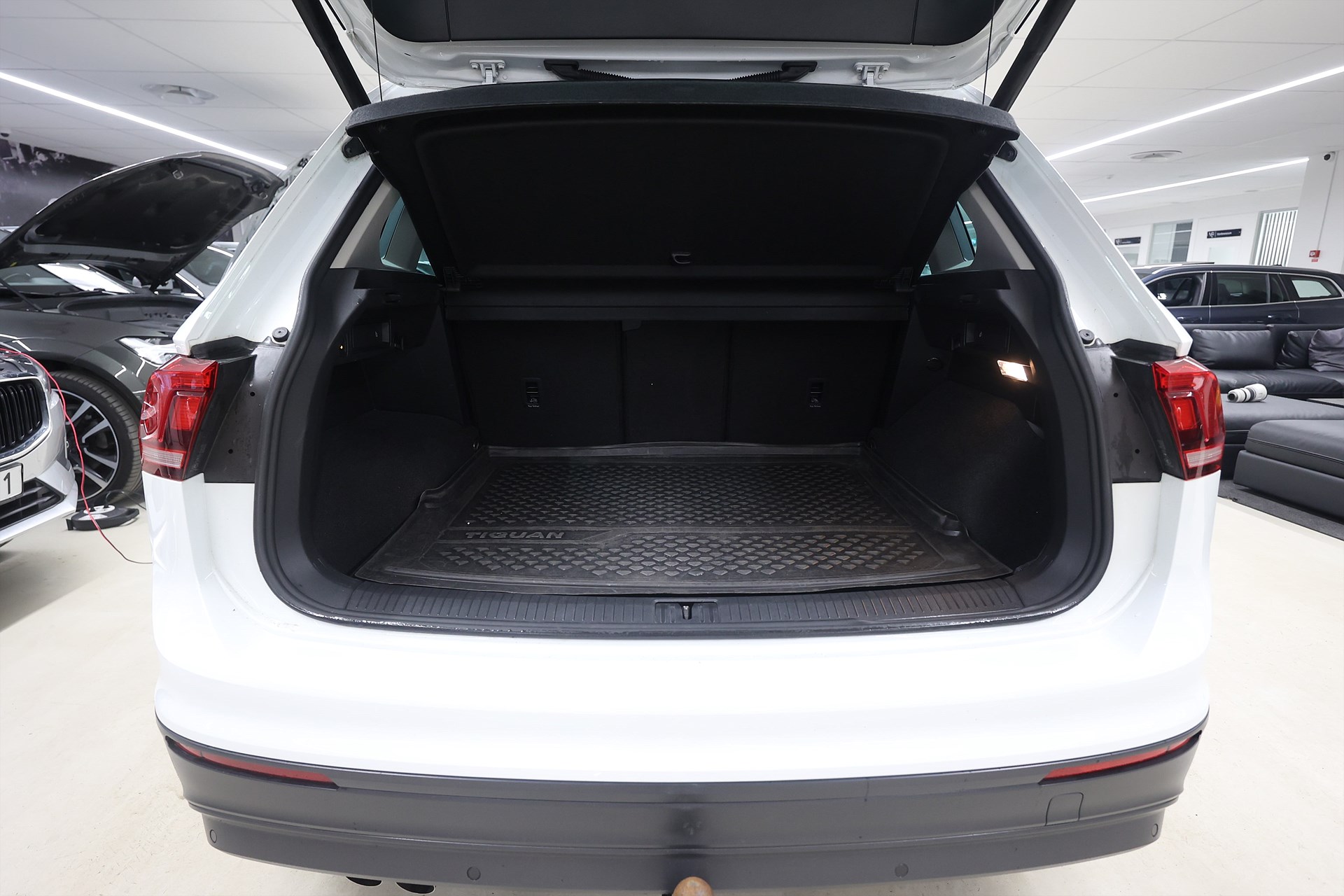 Volkswagen Tiguan 2.0 TSI 4M 190hk CarPlay B-Kamera Drag Värmare