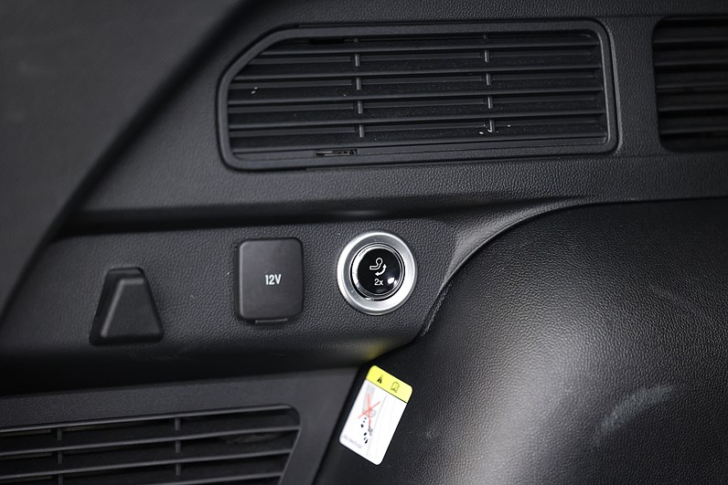 Ford Kuga Hybrid AWD 190hk *Hjulkampanj!* Sync 4 Navi B-kamera MOMS