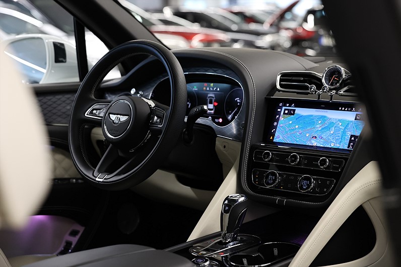 Bentley Bentayga Hybrid Blackline Naim Mulliner Pano