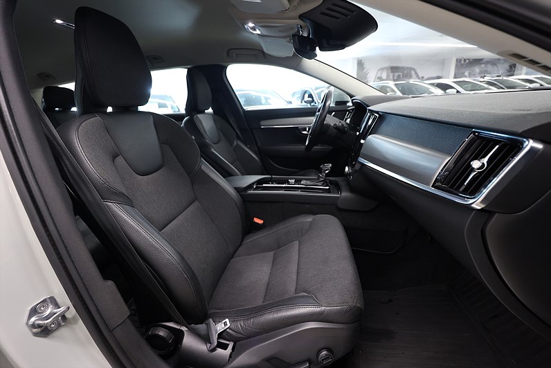 Volvo V90 Cross Country D4 AWD Momentum B-kamera Keyless MOMS