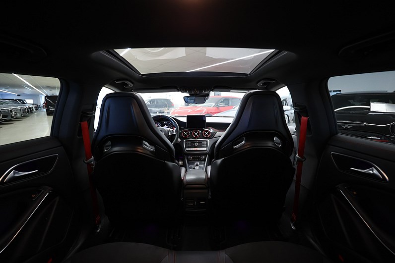 Mercedes-Benz AMG CLA 45 4M 381hk Pano H/K Skalstolar