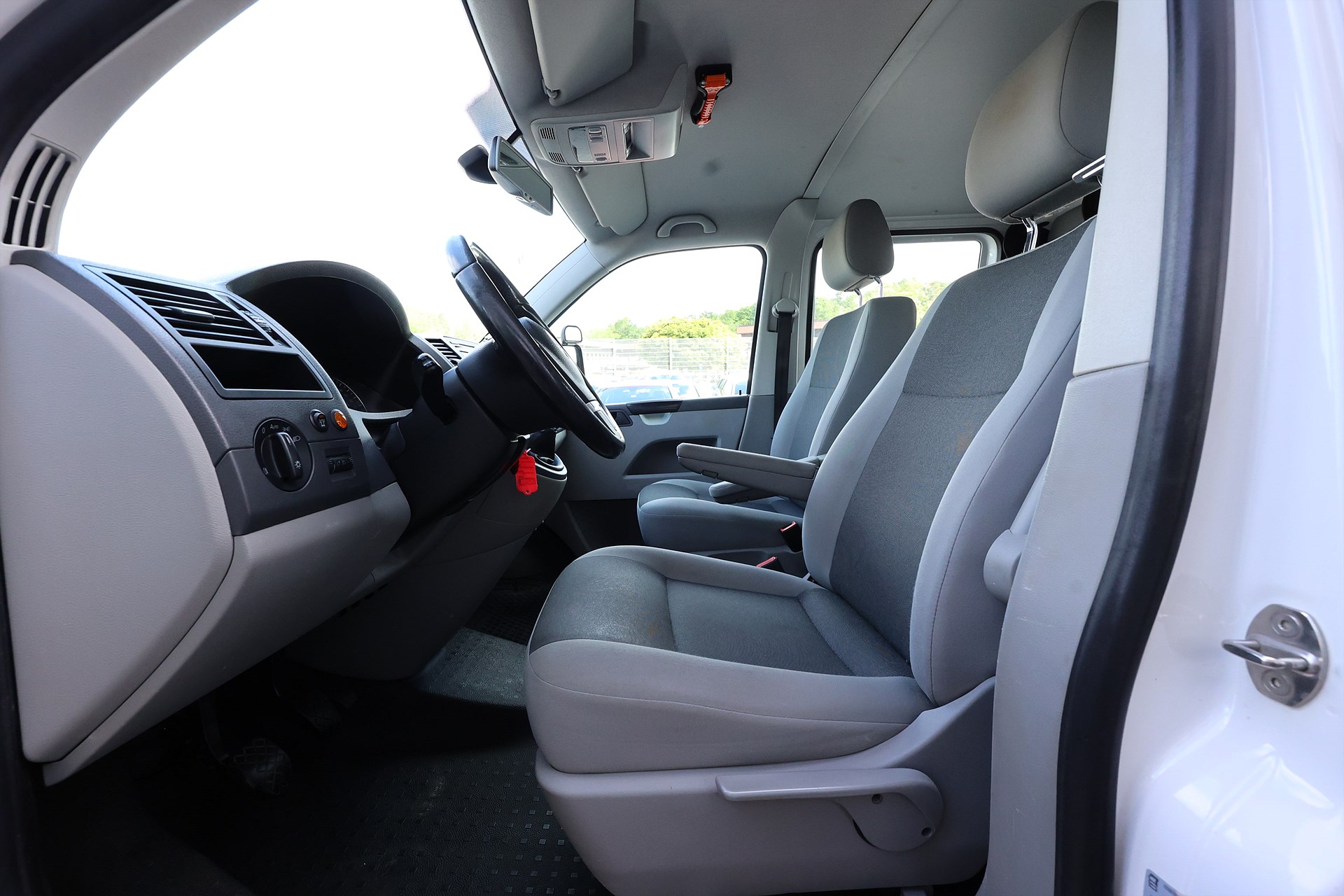 Volkswagen Transporter Dubbelhytt 2.0 TDI Flakbil Drag MOMS