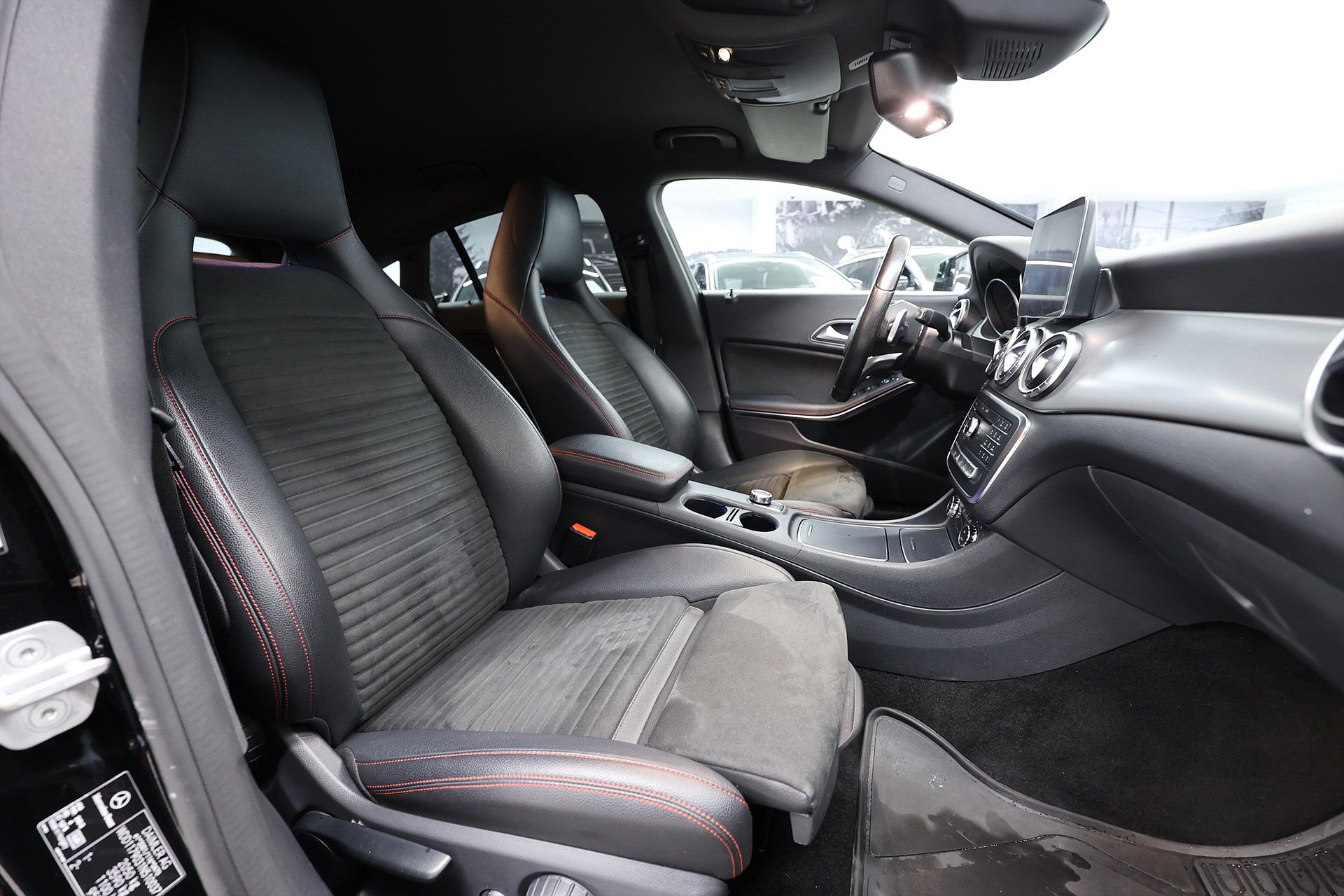 Mercedes-Benz CLA 220 D 177hk AMG Sport B-Kamera Carplay