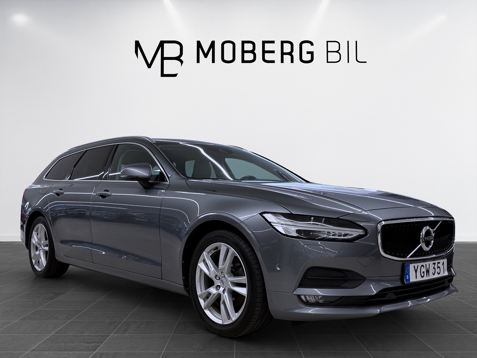 Volvo V90 D5 AWD Momentum Pano HUD Skinn Värmare Drag