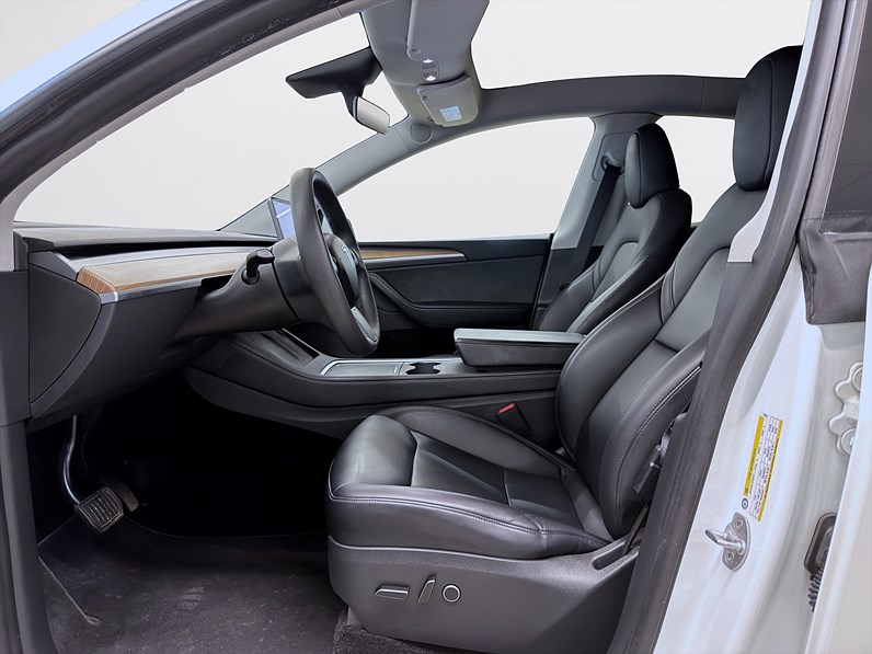 Tesla Model Y Long Range AWD 514hk Pano Drag Läder Navi