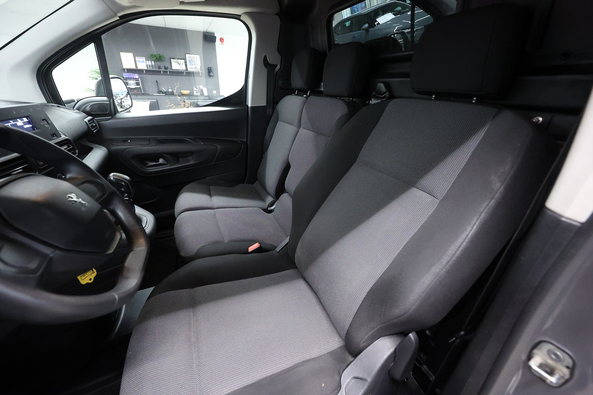 Peugeot Partner 1.5 BlueHDi 76hk V-inrett Drag PDC MOMS