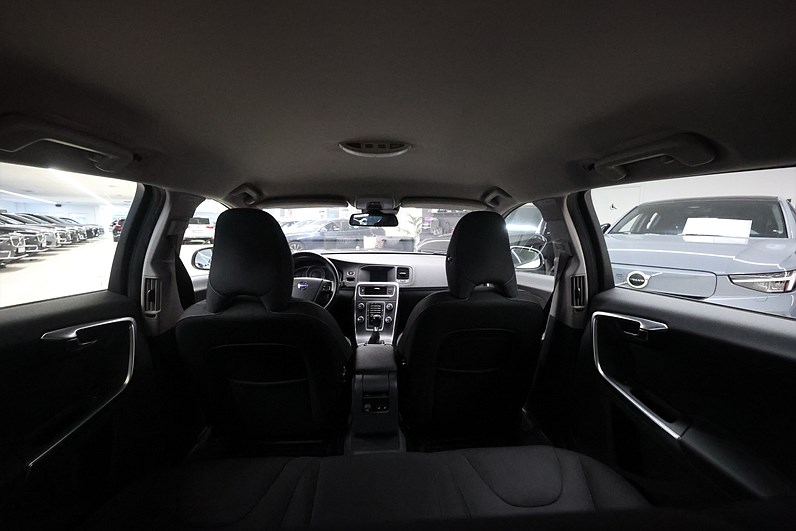 Volvo V60 T3 150hk Kinetic Värmare Farthållare