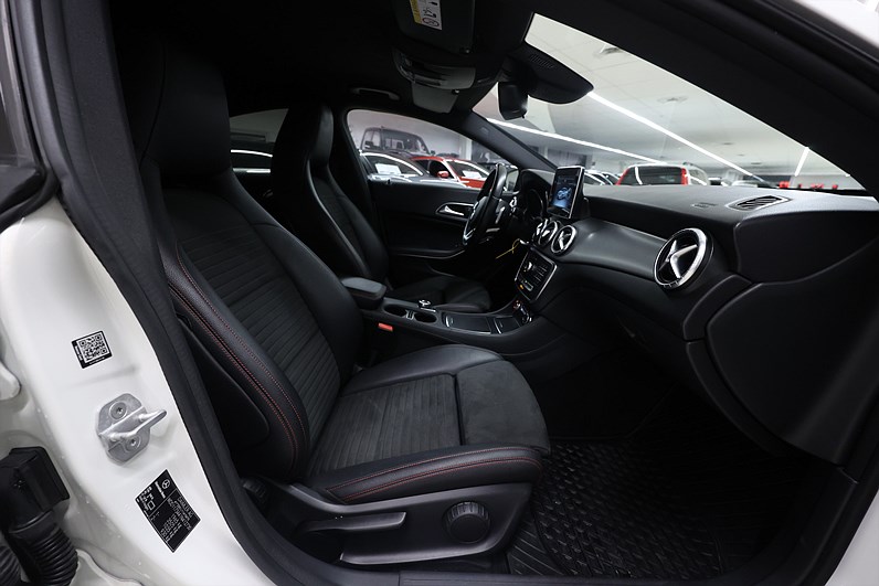 Mercedes-Benz CLA 250 211hk *Hjulkampanj!* Coupé AMG Night pkt
