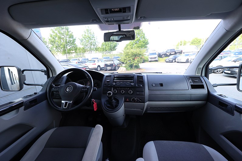 Volkswagen Transporter Dubbelhytt 2.0 TDI Flakbil Drag MOMS