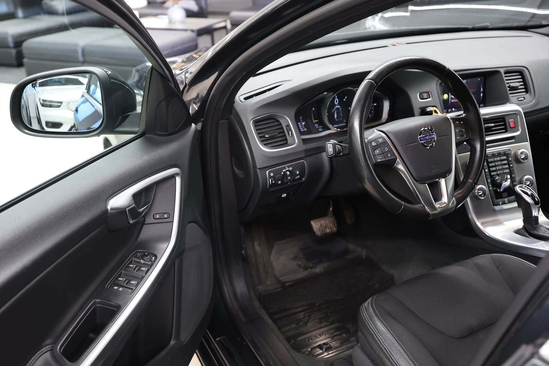 Volvo V60 D4 190hk *Hjulkampanj!* Momentum Värmare