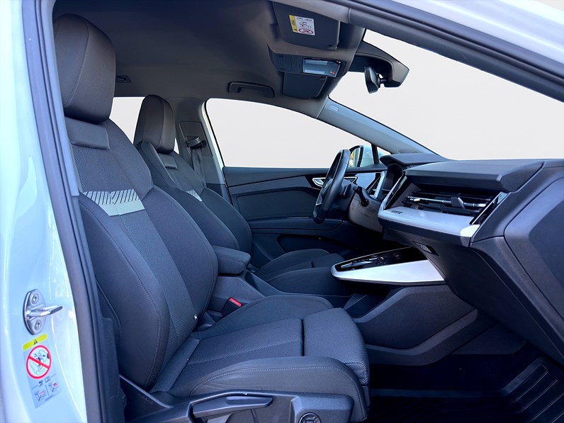 Audi Q4 40 e-tron 204hk Comfort CarPlay Värmare Drag PDC