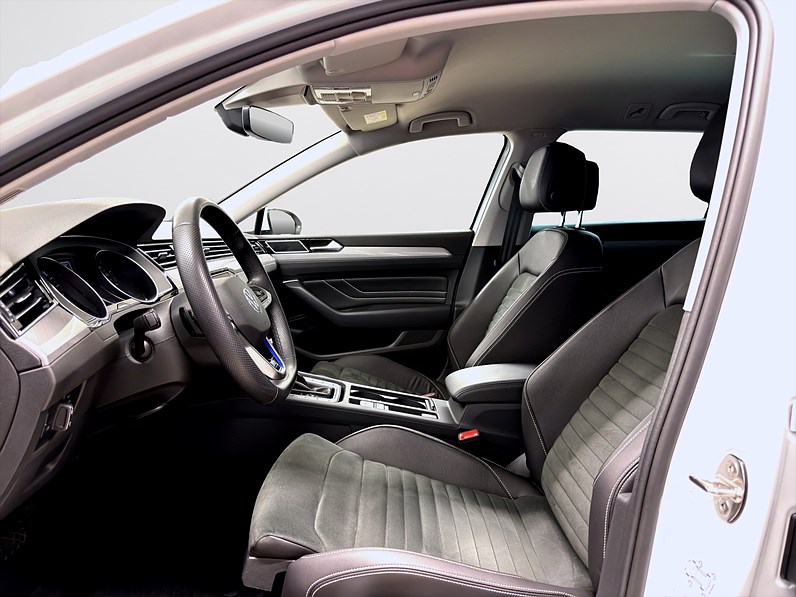 Volkswagen Passat SC GTE 218hk Keyless B-Kamera Navi Drag PDC