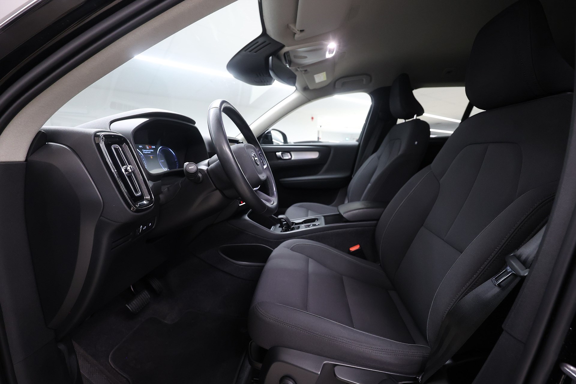 Volvo XC40 T4 Recharge 211hk *Hjulkampanj!* Momentum Värmare