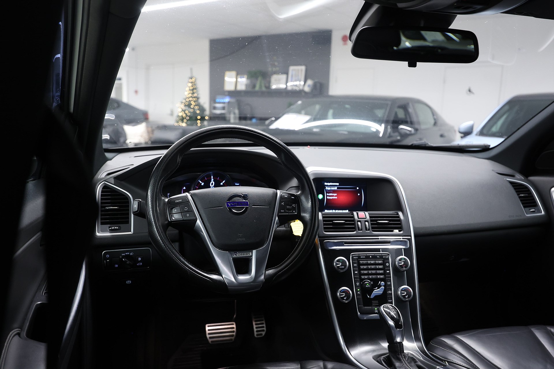 Volvo XC60 D4 190hk *Hjulkampanj!* R-Design Navi PDC Drag Värmare Drag