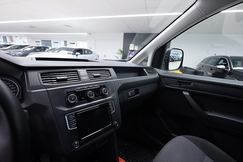 Volkswagen Caddy 2.0 TDI Värmare Carplay Drag LEASBAR