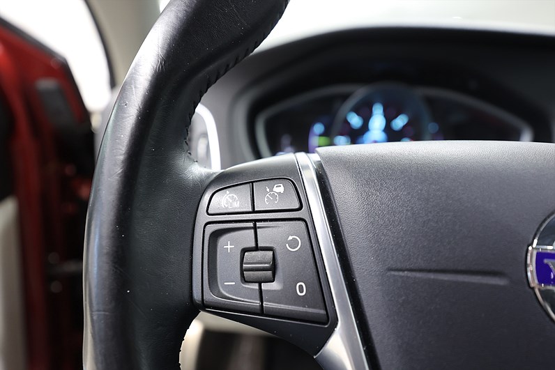 Volvo V40 D3 150hk Aut Summum Teknik Pkt Skinn Värmare