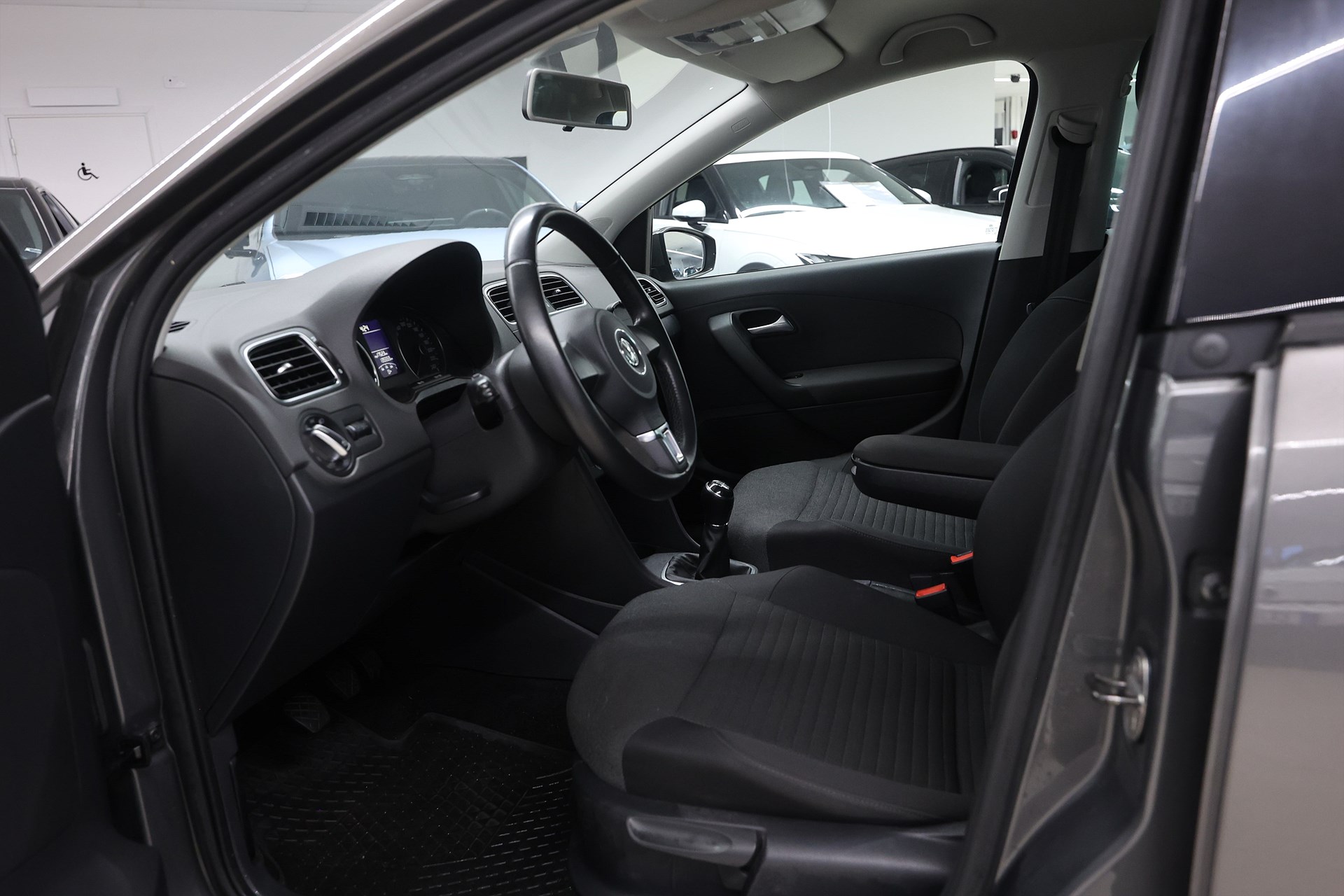 Volkswagen Polo 1.2 TSI 90hk *Hjulkampanj!* Masters R Line PDC Farth