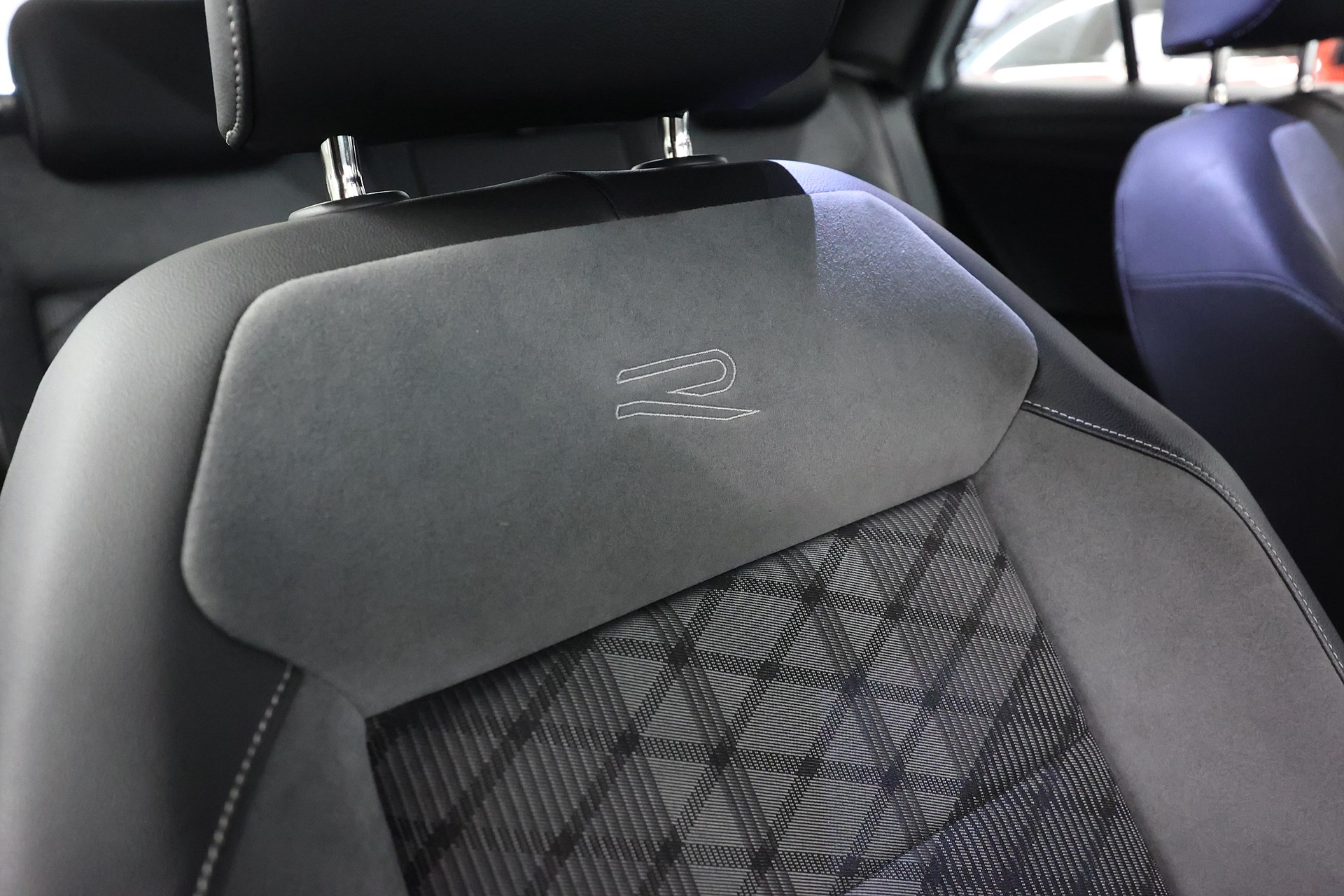 Volkswagen T-Roc 2.0 TDI 150hk 4M R-Line Carplay Navi PDC