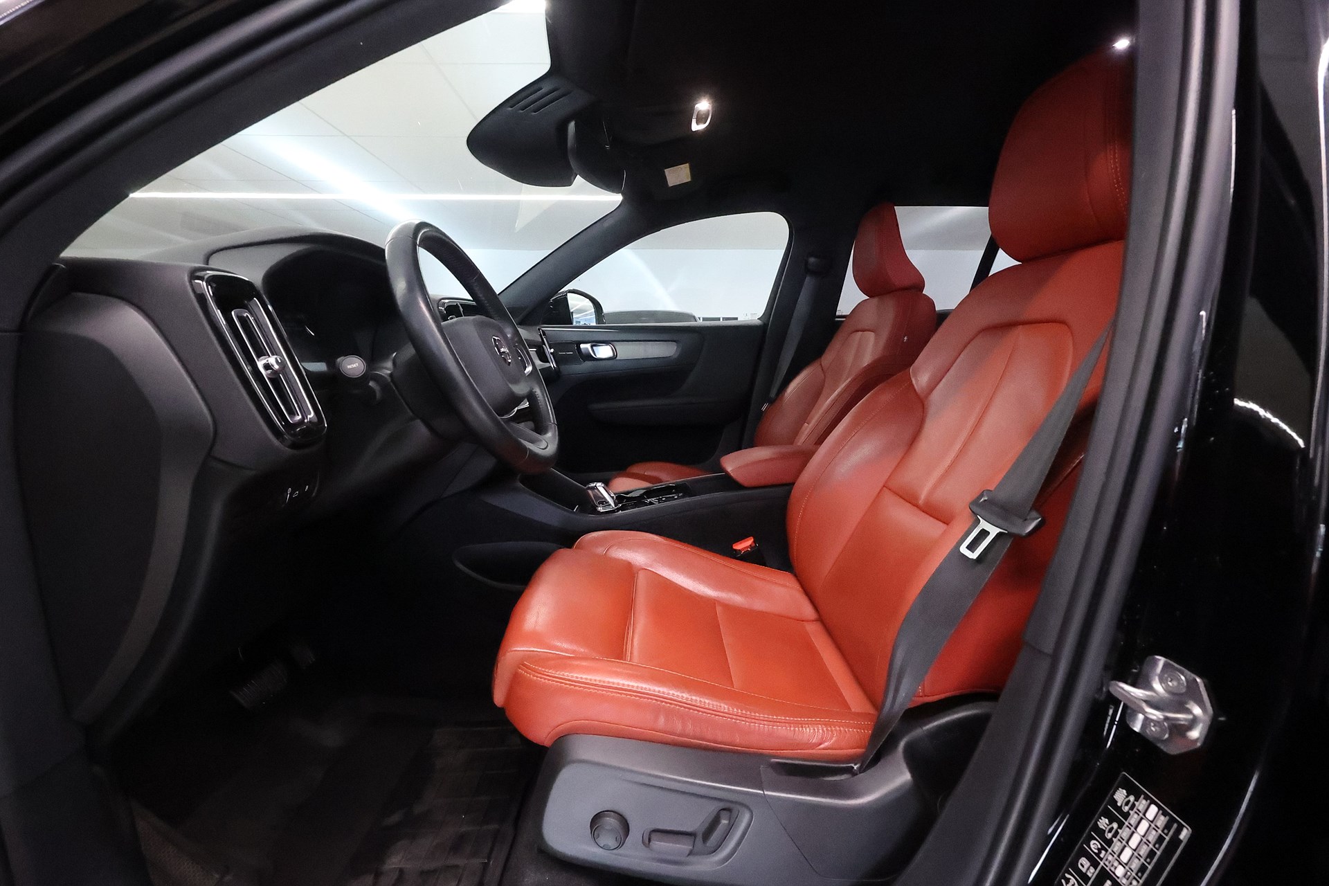 Volvo XC40 Recharge T4 DCT 211hk Inscription H/K Läder Keyless Drag