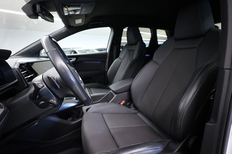Audi Q4 40 e-tron S Line B-kamera Drag Adapth Farth Cockpit 82kWh