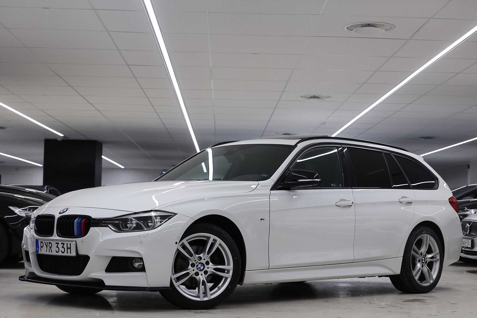 BMW 320d xDrive Touring 190hk *Hjulkampanj!* M Sport Pano HUD H/K Keyless Drag