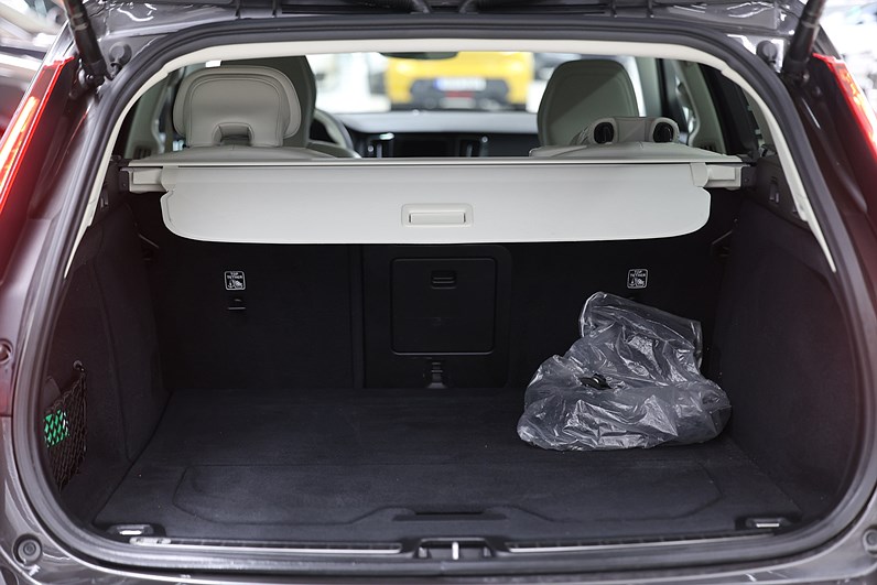 Volvo V60 Recharge T6 AWD 350hk Core Bright Skinn Drag