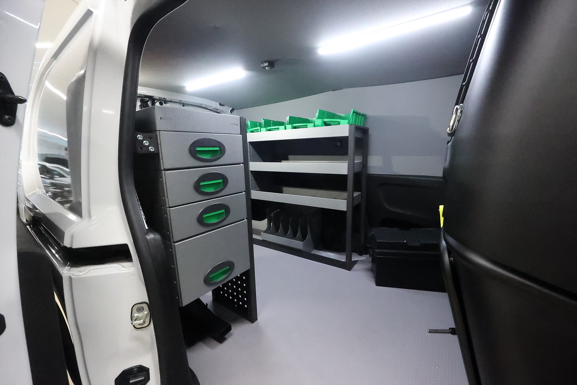 Peugeot e-Partner 136hk L2 V-inrett Drag Värmare Navi MOMS