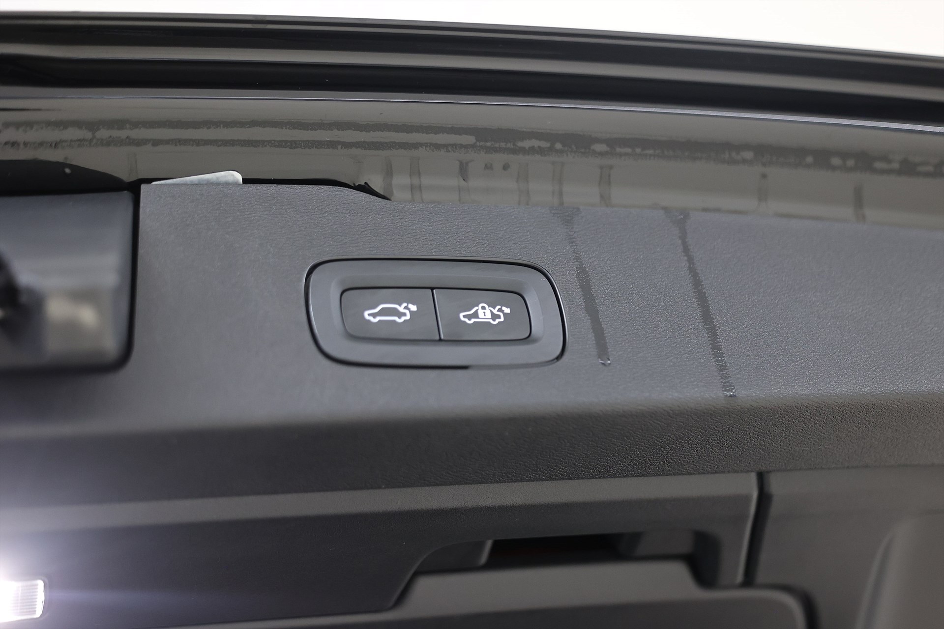 Volvo V60 Recharge T6 AWD 350hk Plus Dark Värmare B-kamera Navi