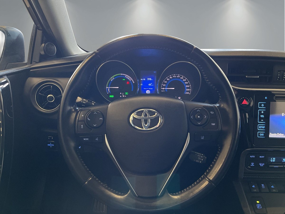 Toyota Auris Hybrid e-CVT, 136hk, 2017