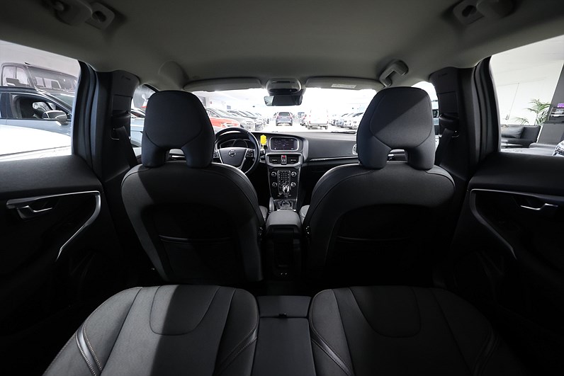 Volvo V40 Cross Country D3 150hk Momentum Värmare BLIS