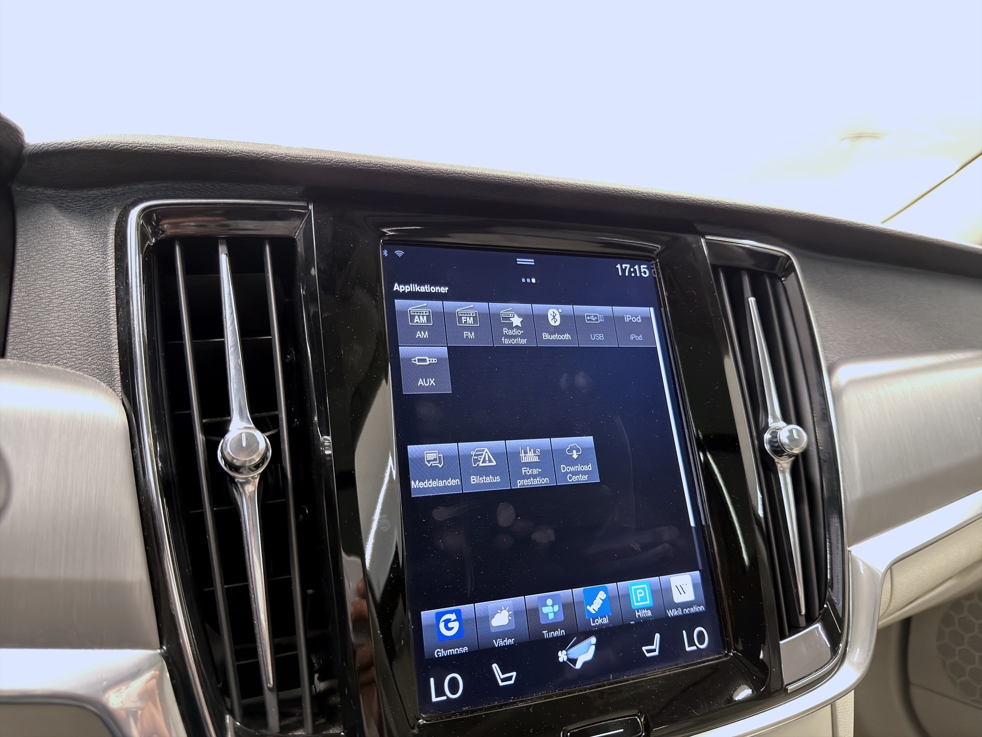 Volvo V90 D5 AWD Momentum Pano HUD Skinn Värmare Drag