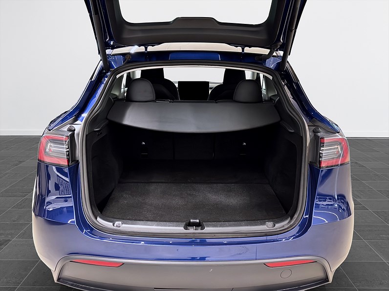 Tesla Model Y Long Range AWD 514hk Pano Drag Läder Navi