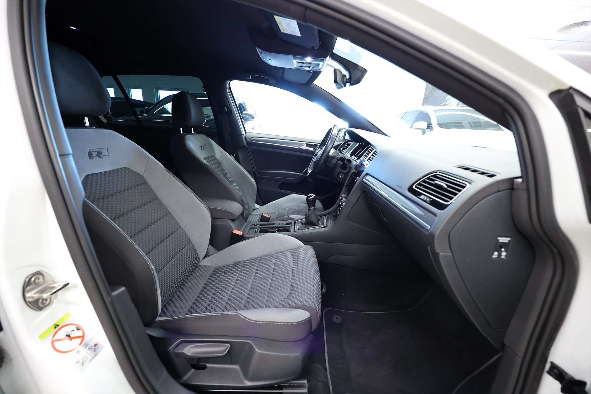 Volkswagen Golf 5-dörrar 1.5 TSI 150hk R Line CarPlay PDC