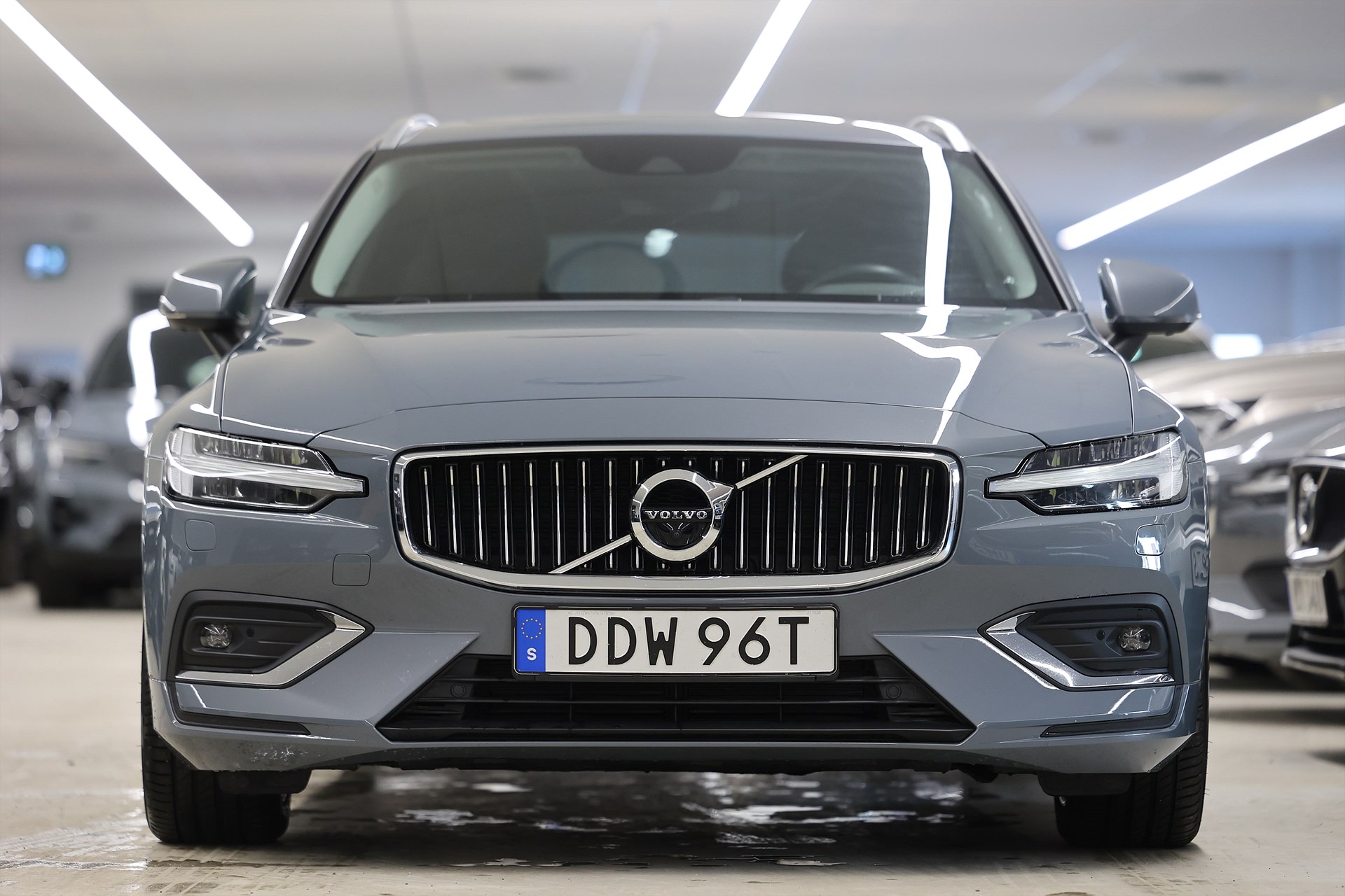 Volvo V60 B3 163hk Inscription H/K HUD Pano Massage 360 Drag