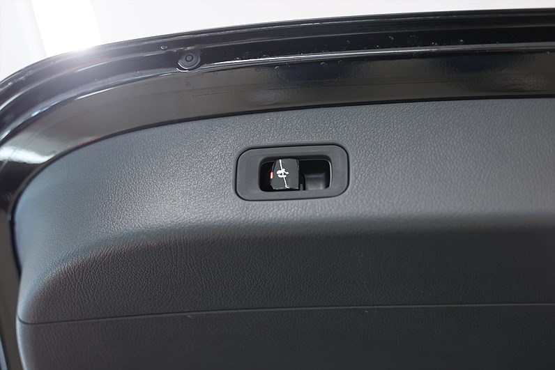 Mercedes-Benz GLC 300 e 4M *Inbyteskampanj!* AMG Drag Skinn MOMS