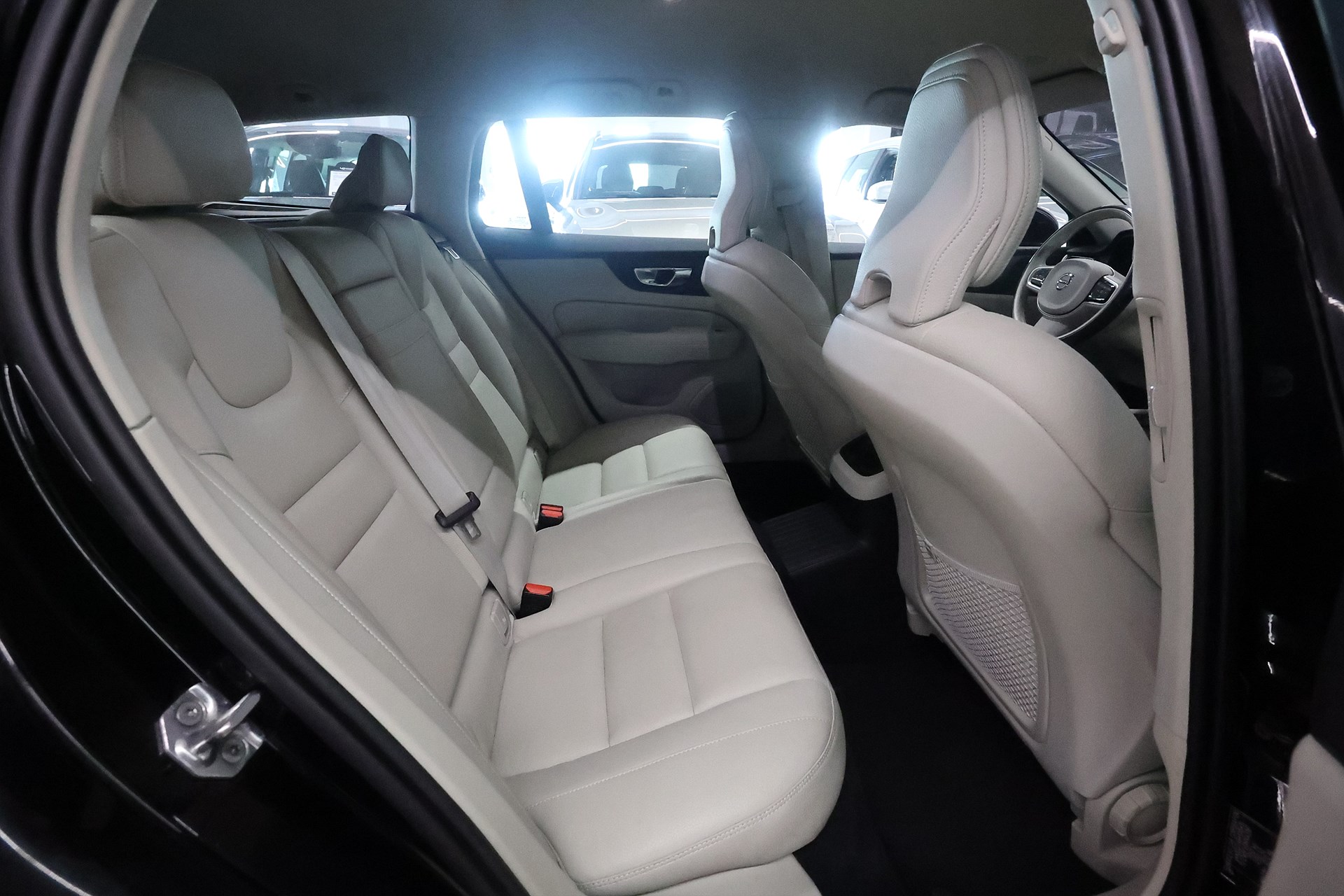 Volvo V60 Recharge T6 AWD 340hk Inscription Exp Läder Keyless Drag PDC