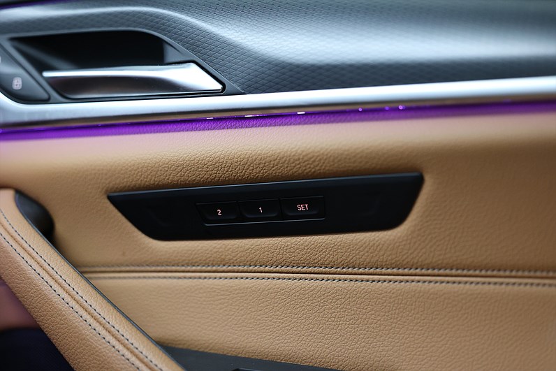 BMW 530e xDrive M-Sport B-Kamera HiFi Skinn Keyless Display key MOMS
