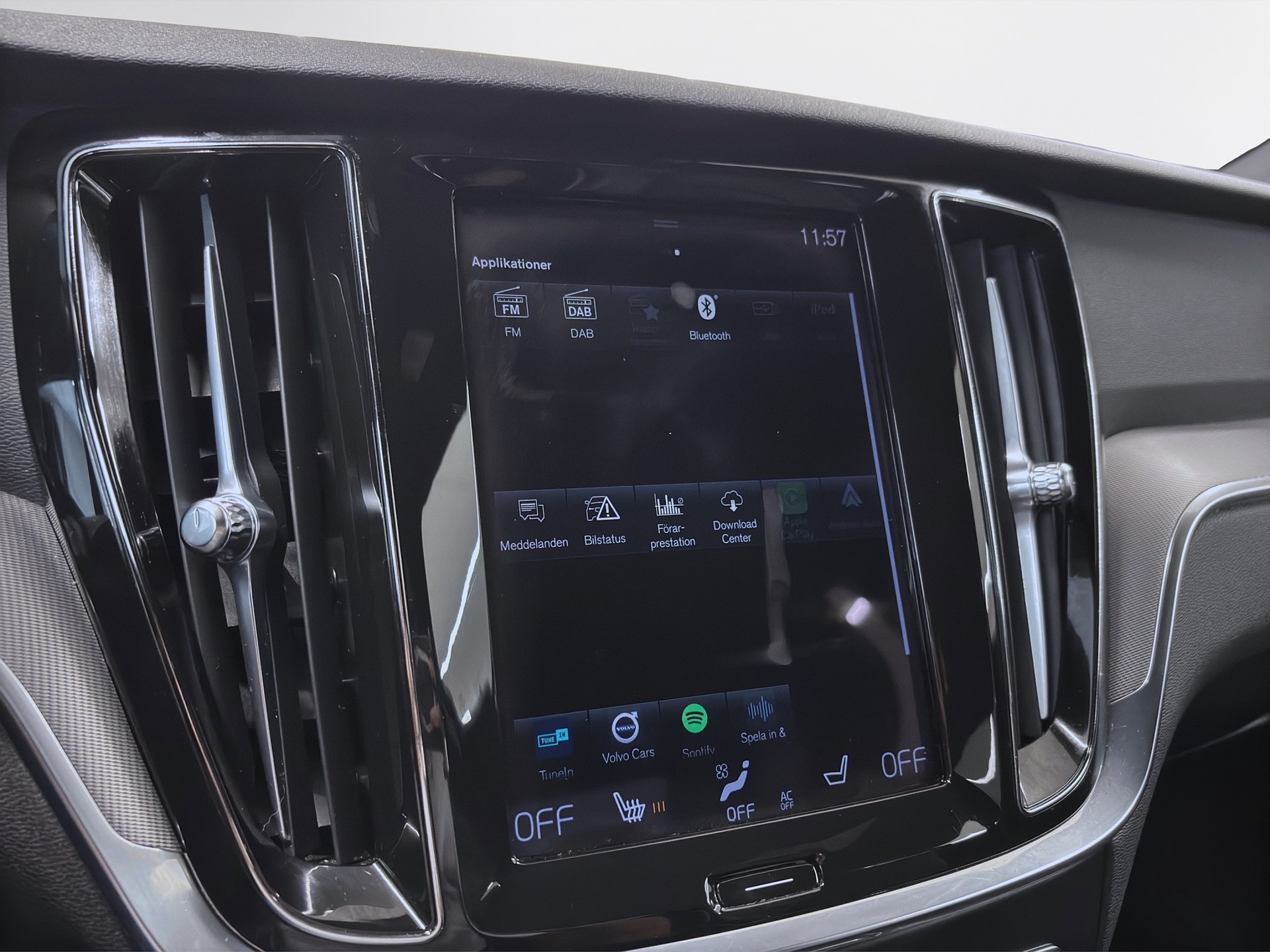 Volvo S60 Recharge T8 392hk R-Design Navi CarPlay B-Kamera