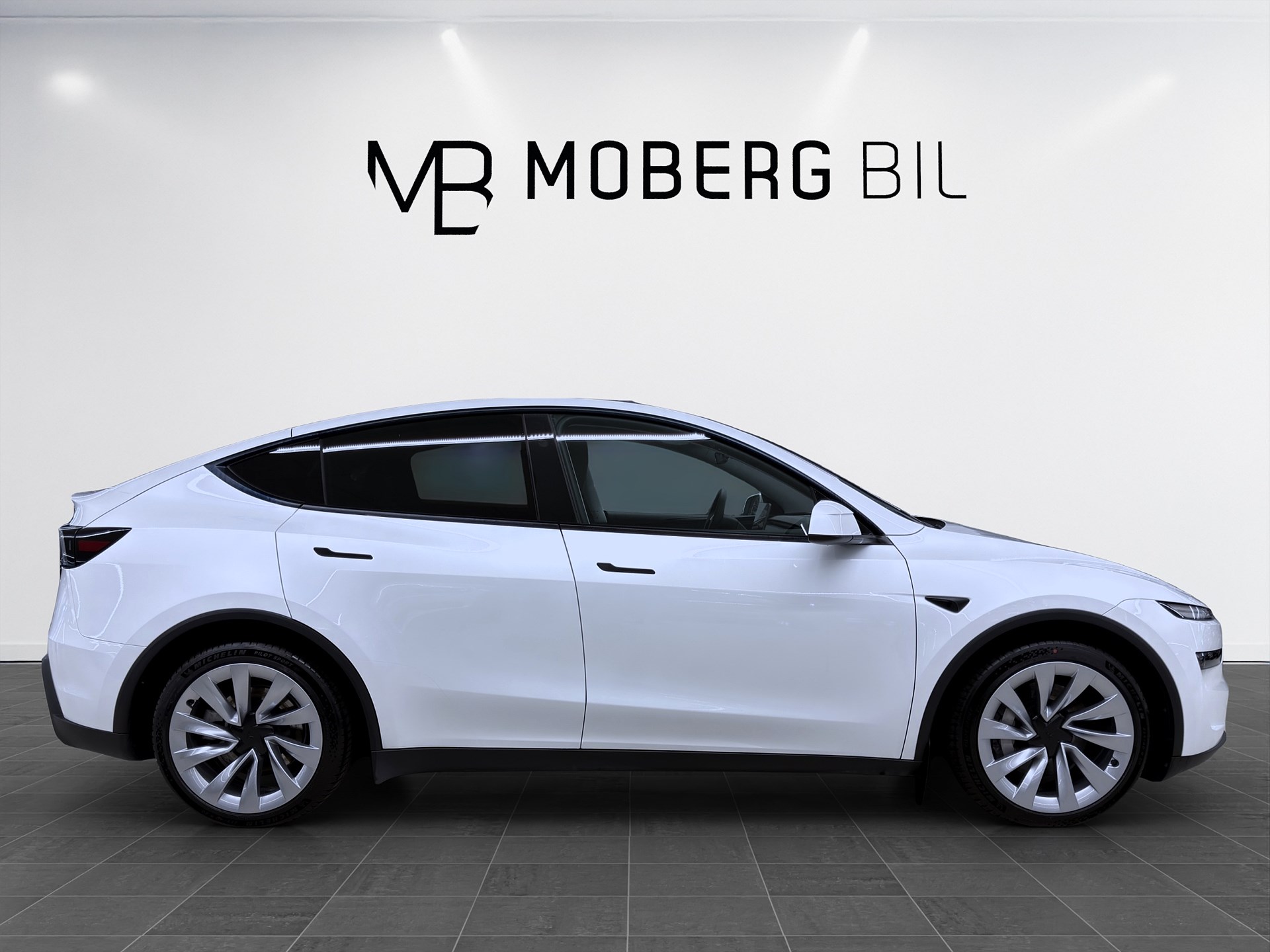 Tesla Model Y Long Range 514hk Helg på Moberg! Pano Läder B-Kamera