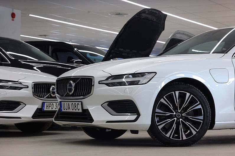 Volvo V60 Recharge T6 AWD 350hk Navi Värmare Drag Keyless