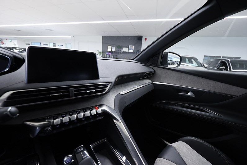 Peugeot 3008 GT Hybrid4 300hk AWD B-kamera Keyless PDC