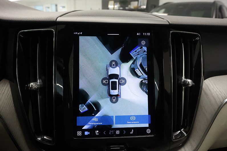 Volvo XC60 Recharge T8 AWD 456hk Plus Dark Pano 360 Drag