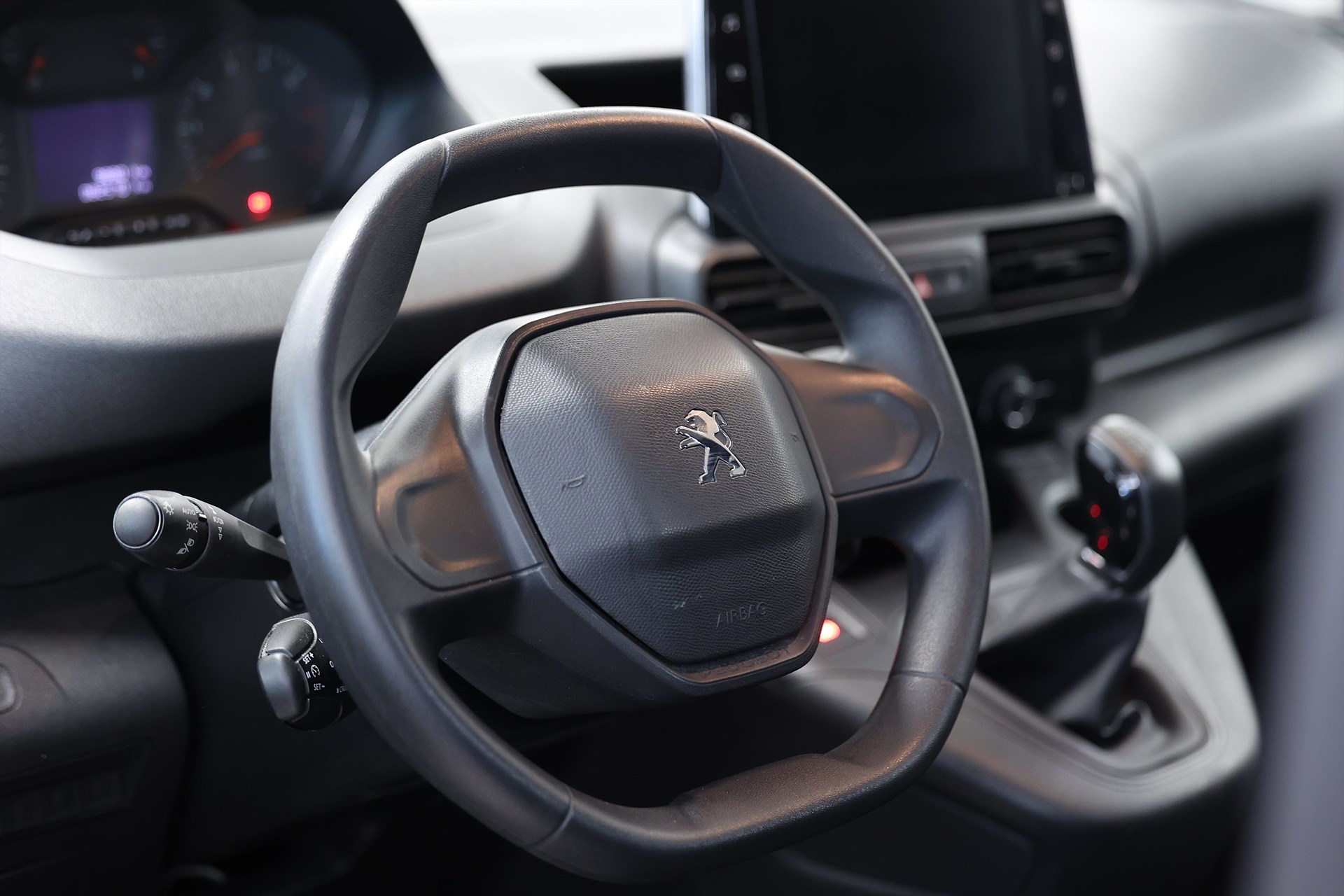 Peugeot Partner 1.5 L2 102hk V-inrett Värmare Drag MOMS