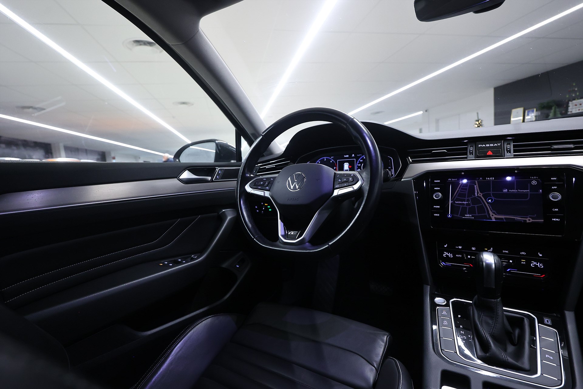 Volkswagen Passat 2.0 TDI SC 4M 200hk *Hjulkampanj!* R-Line