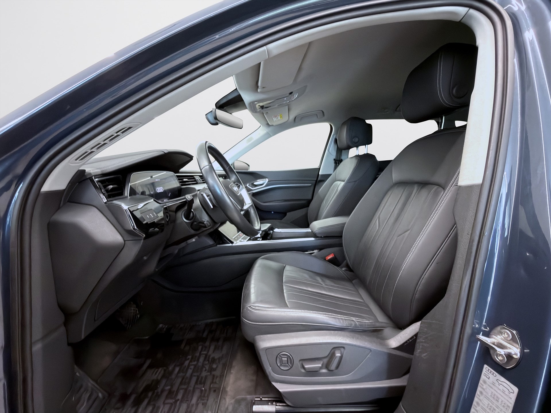 Audi Q8 50 e-tron quattro 340hk Helg på Moberg! B&O B-Kamera Luftfjädring