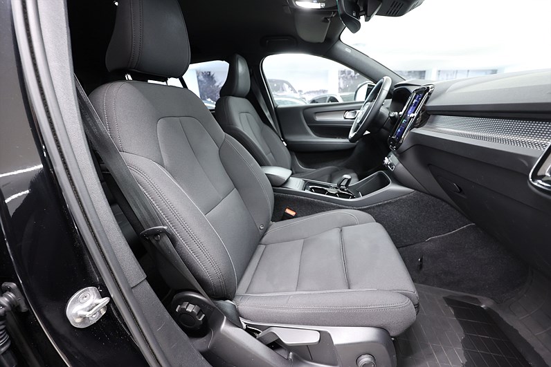 Volvo XC40 P6 Recharge Core B-kamera Drag Keyless MOMS