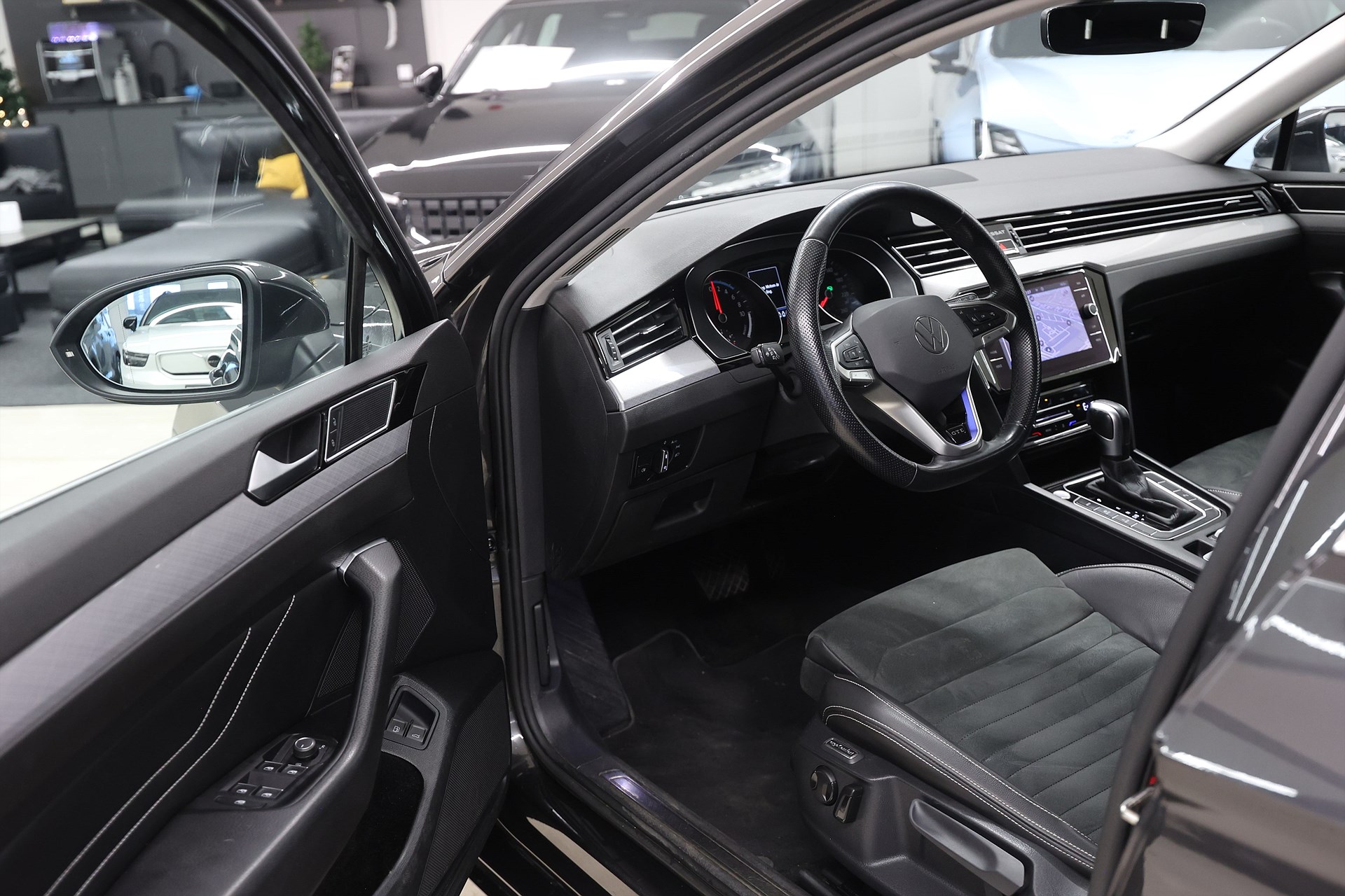 Volkswagen Passat SC 1.4 TSI 218hk *Hjulkampanj!* GTE Värmare Navi Drag MOMS