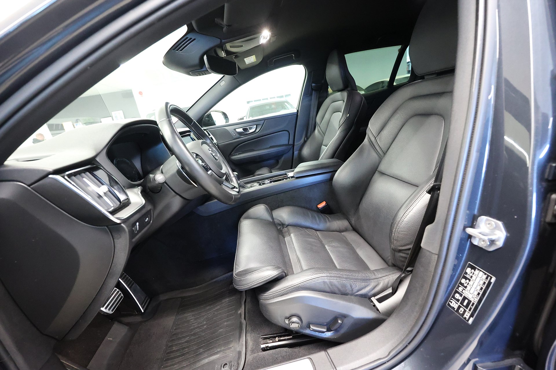 Volvo V60 T5 250hk R-Design Läder Keyless Värmare B-Kamera