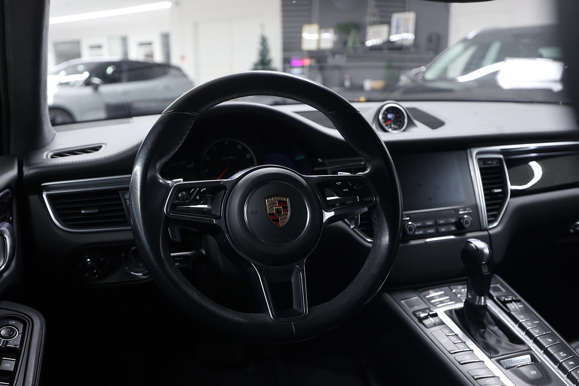 Porsche Macan Turbo Performance 441hk Sport Chrono BOSE Drag